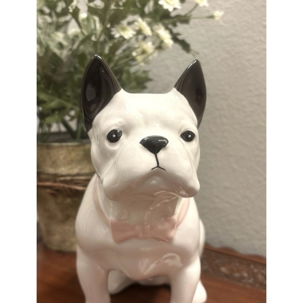 FRENCH BULLDOG CERAMIC FIGURINE SITTING WHITE BLACK WITH BOW TABLETOP DECOR 8X5